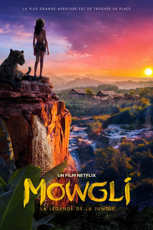 Mowgli qui, enfant, est élevé par une meute de loups au cœur de la jungle indienne. Tandis qu'il apprend les lois souvent âpres de la jungle, sous la responsabilité de l'ours Baloo et de la panthère Bagheera, Mowgli est accepté par les animaux de la jungle comme l'un des leurs – sauf par le terrible tigre Shere Khan. Mais des dangers bien plus redoutables guettent notre héros, au moment où il doit affronter ses origines humaines.