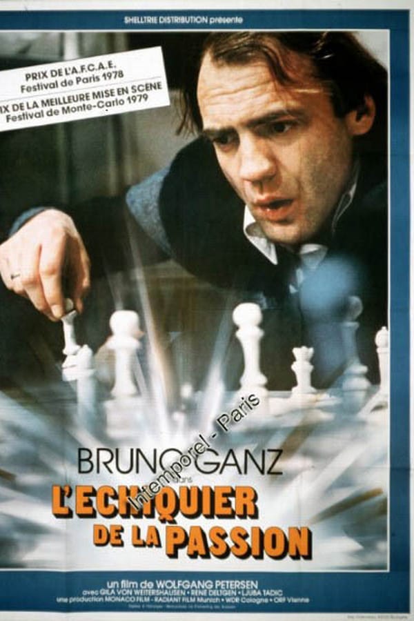 La película de Wolfgang Petersen recoge las diversas particularidades y excentricidades propias de genios del ajedrez tales como Bobby Fischer, Steitnitz o Morphy, así como alguna anécdota de la vida del genial Capablanca e incluso de Miguel Najdorf, para constituir de este modo una amalgama con la que crear la personalidad de un jugador de ajedrez, un genio (interpretado por Bruno Ganz), cuya obsesión por el triunfo y el ajedrez le conduce irremediablemente a la locura
